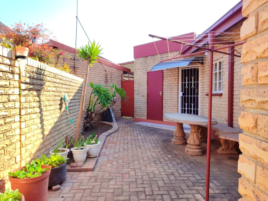 3 Bedroom Property for Sale in Wilkoppies North West